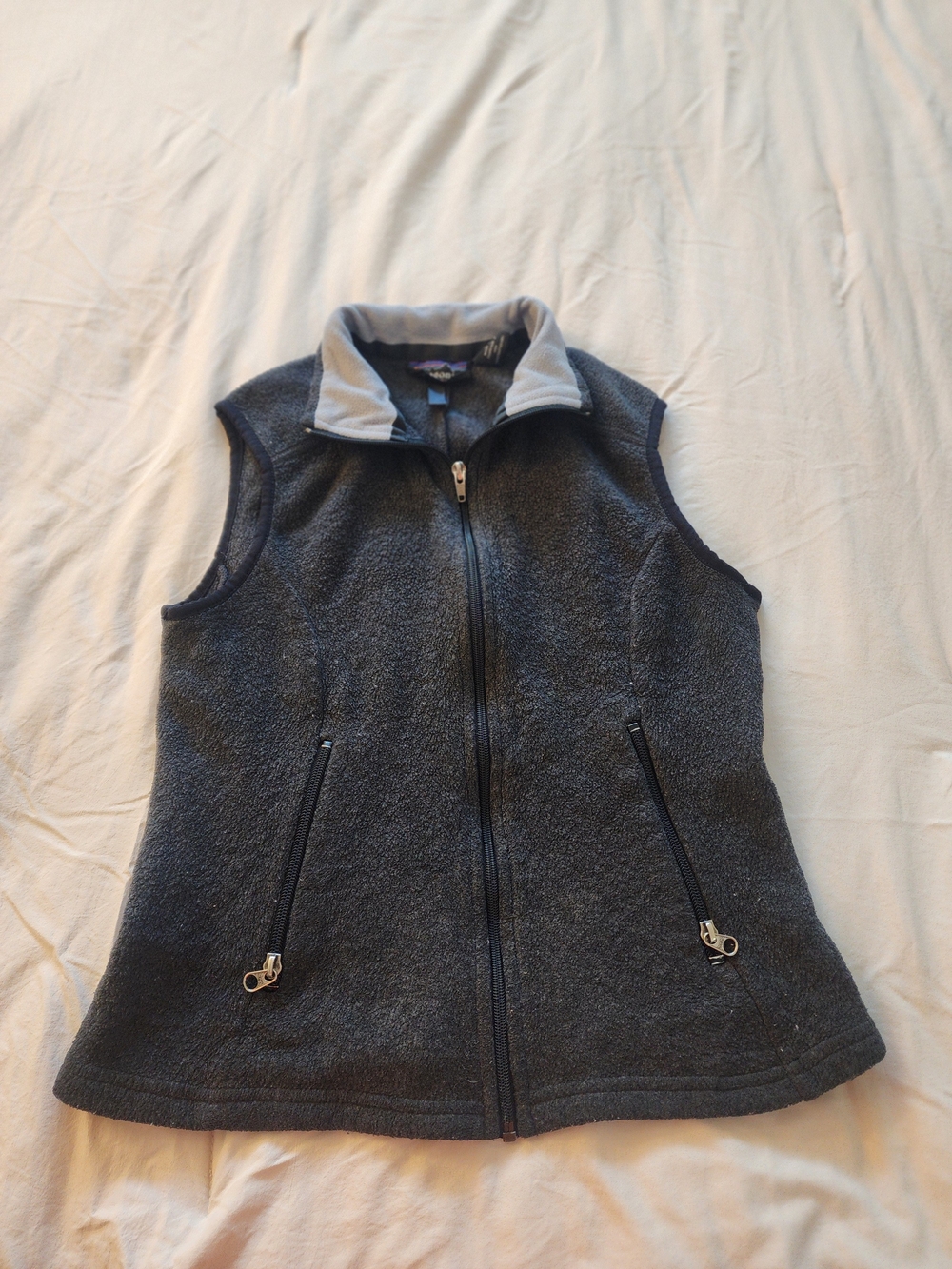 Patagonia Dark Charcoal Gray Sleeveless Fleece Vest